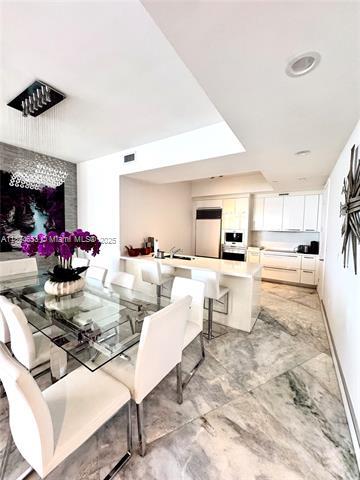 Building Photo - 16001 Collins Ave