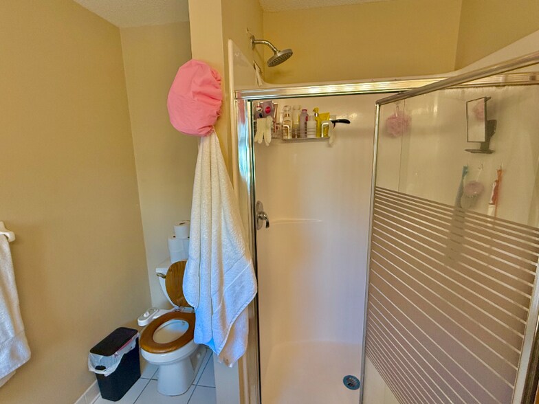 Building Photo - 2221 Polk St NE