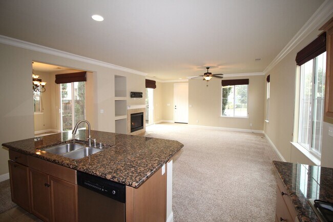 Building Photo - 3856 Heritage Ave