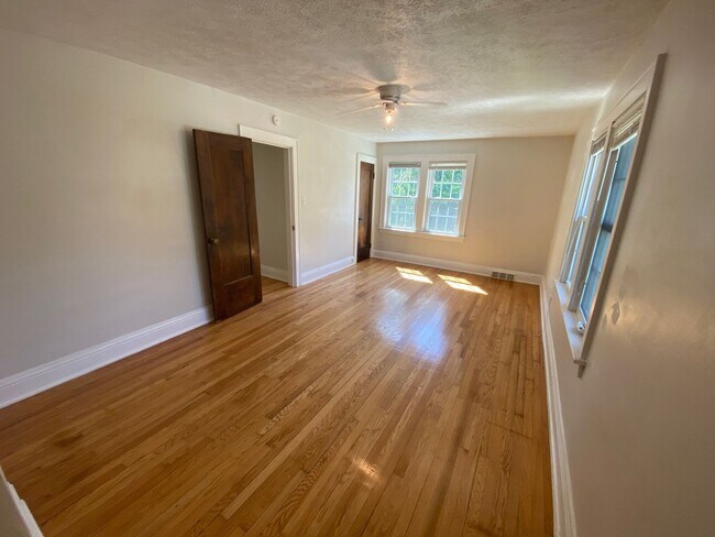 Building Photo - 353 N 35th Ave