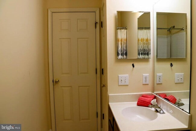 Building Photo - 34 Windsor Pond Rd