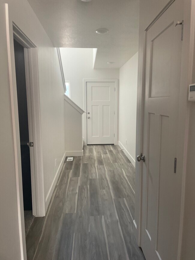Building Photo - 917 N 100 W