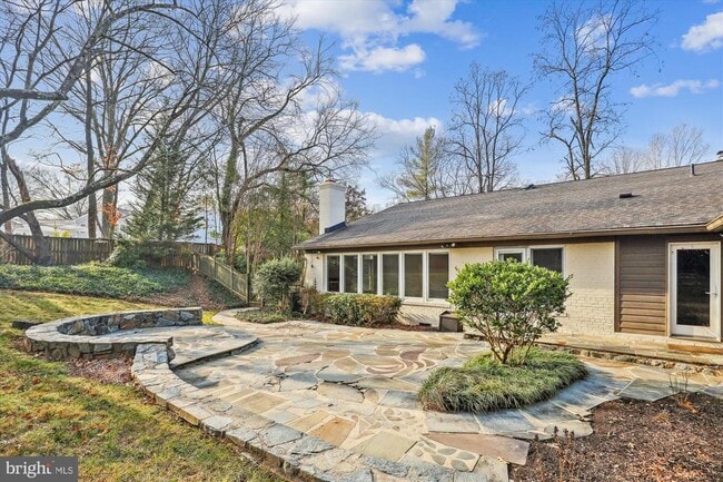 Building Photo - 6154 Beachway Dr