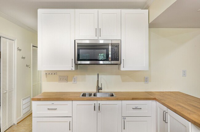 Building Photo - WATERFRONT RENTAL PROPERTY
