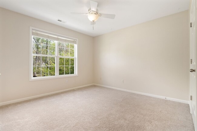 Building Photo - Spacious 5-Bedroom Home with Screened Porch and Office