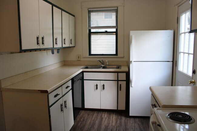 Building Photo - 910 Humboldt St
