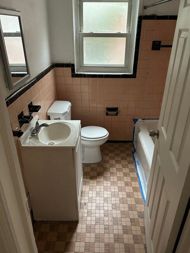 Building Photo - 19356 Westmoreland- 3 BED & 1.5 BATH FOR RENT