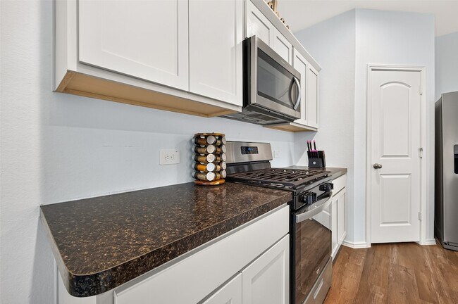 Building Photo - 5411 Wyndham Rdg Ln