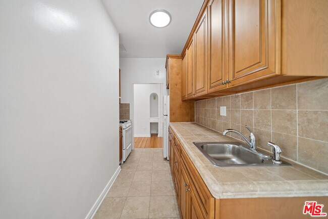 Building Photo - 339 S Detroit St