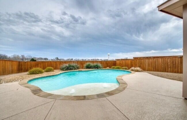 Building Photo - 607 Mallard Dr