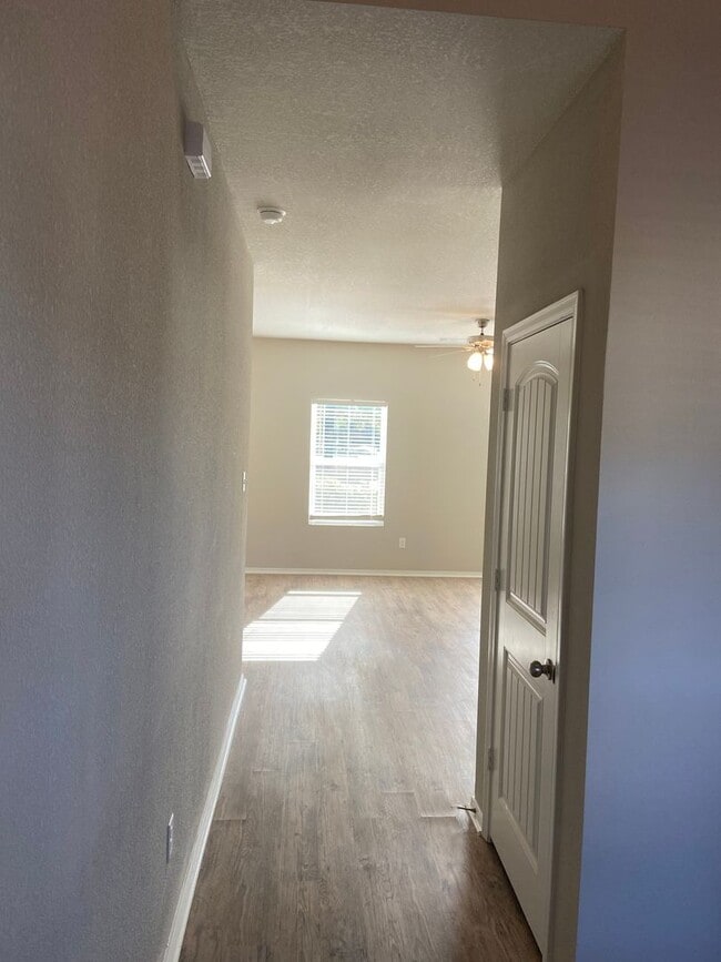 Building Photo - 2612 Grand Ln