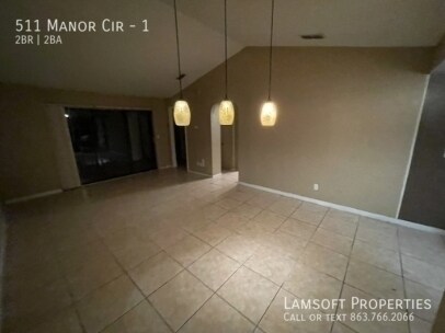 Building Photo - 511 Manor Cir