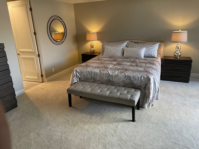 Building Photo - Fully Furnished Annual Lease Available