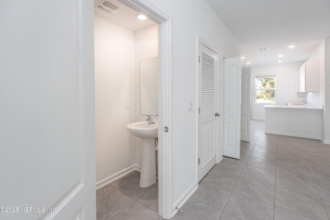 Building Photo - 243 Sage Br St