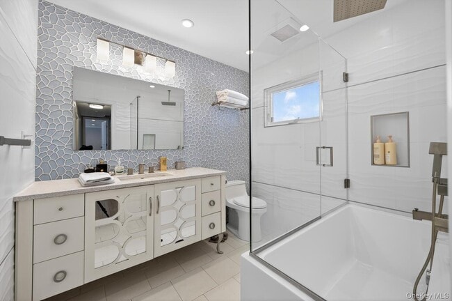 Building Photo - 10 Whitlock St