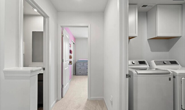 Building Photo - 425 Vildana Wy