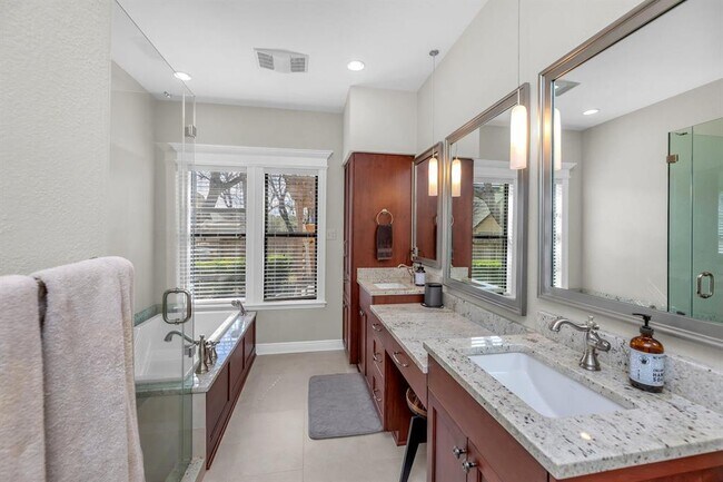 Building Photo - 927 Blue Spring Cir