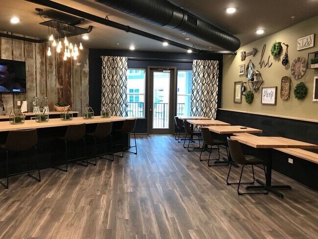 Building Photo - A0 | 1 Bed 1 Bath | 563 sf | $1500-$1770 |...