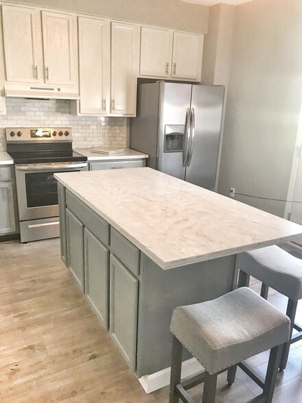 Building Photo - 3241 Domain St