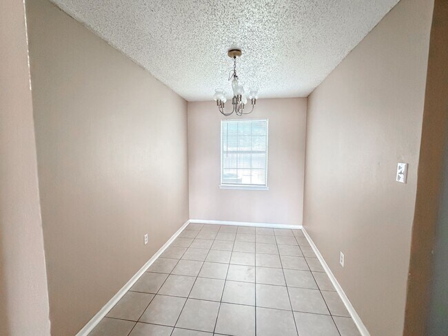 Building Photo - 3804 Charolais Dr