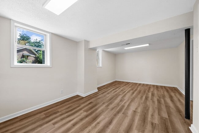 Building Photo - 3 Bedroom Pet Friendly Home For Rent with ...