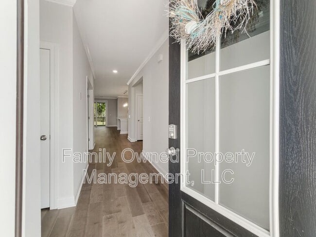 Building Photo - 208 Shortmarsh St