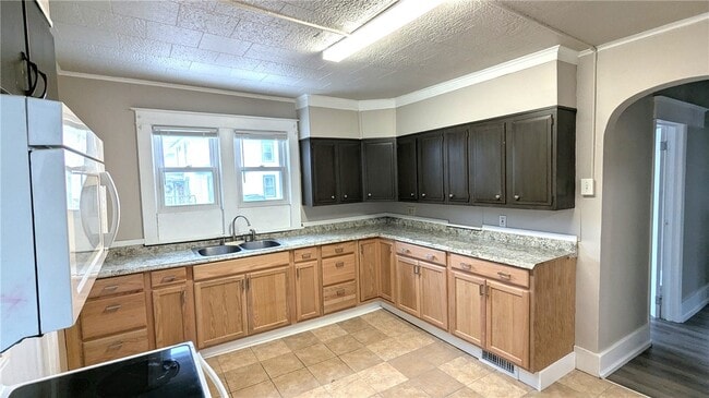 Building Photo - 502 Main St