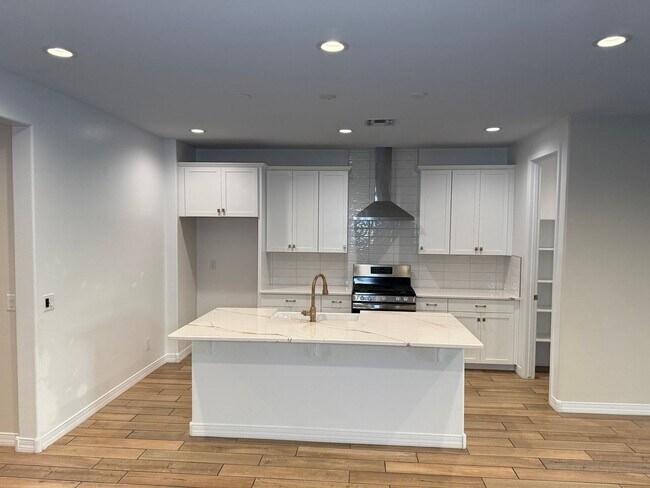 Building Photo - 1673 N St Francis Pl