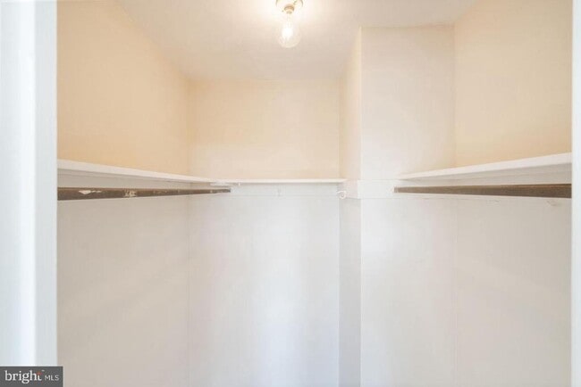 Building Photo - 6641 Wakefield Dr