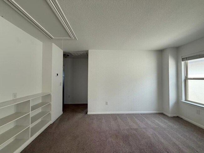 Building Photo - 157 Munk Ln