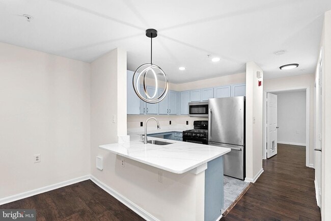 Building Photo - 673 Constellation Square SE