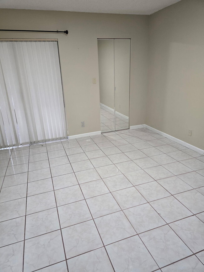 Building Photo - 3186 Via Poinciana