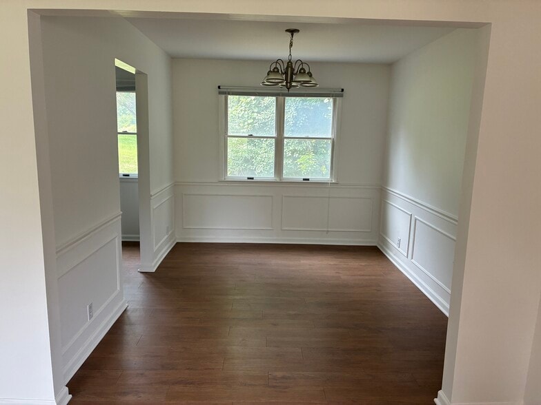 Dining room - 5601 N Humboldt Ave