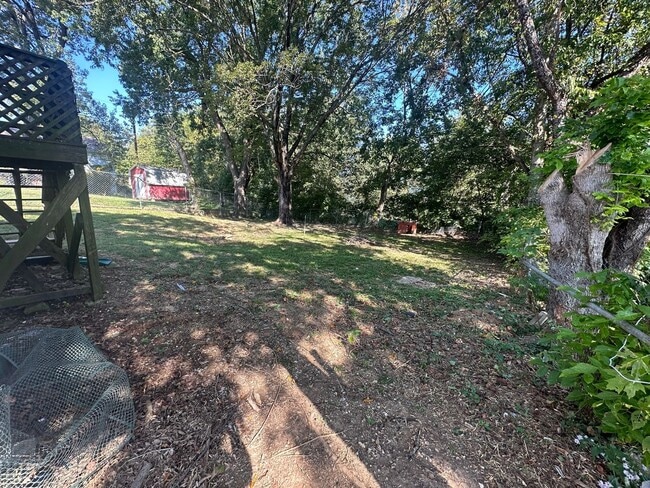 Building Photo - 2 Bedroom, 1 Bath House in Columbia!