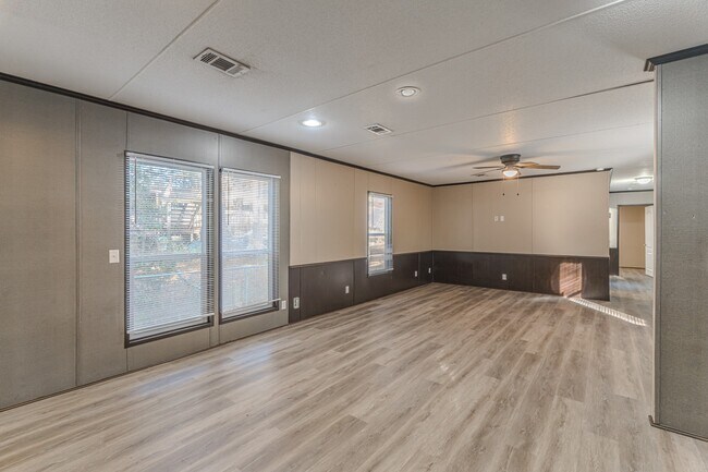 Building Photo - 13154 S Lee Shore Dr