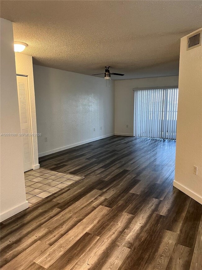 Building Photo - 2831 N Oakland Forest Dr