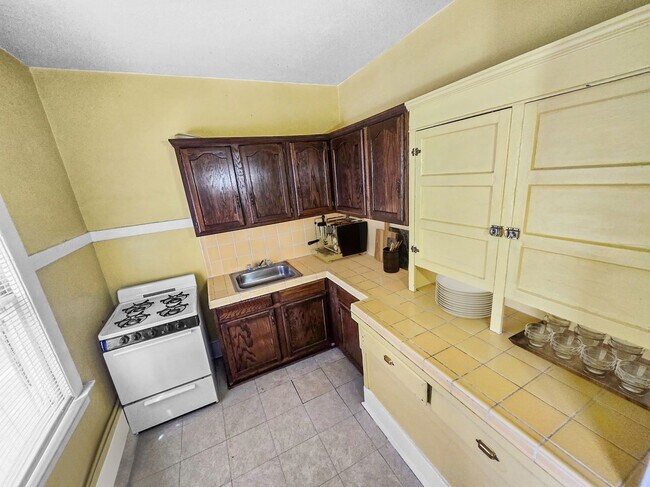Building Photo - 1 Bed 1 Bath within USC patrol zone
