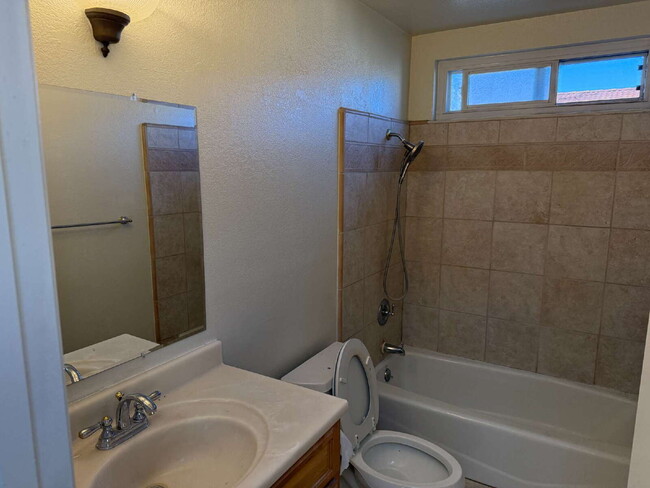 Building Photo - Spacious Blossom Valley Home