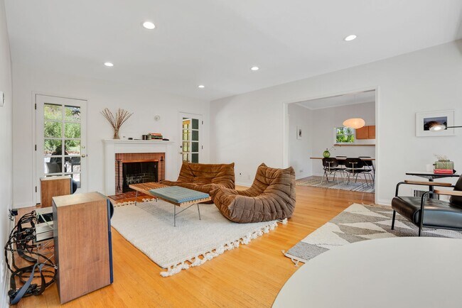 Building Photo - Charming Mid-Century Home for Lease in Pasadena’s San Rafael Hills