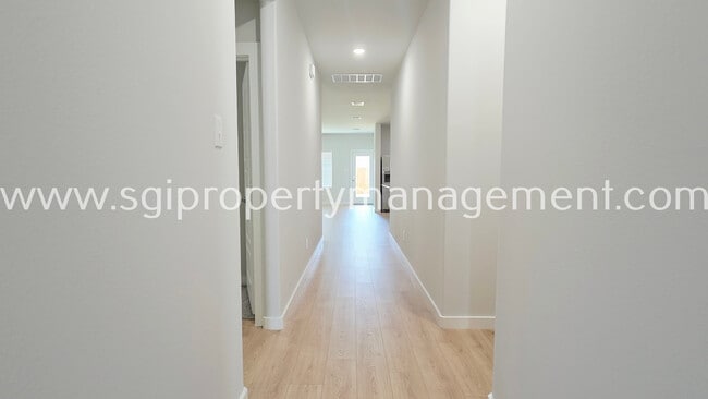 Building Photo - 3604 High Valley Dr