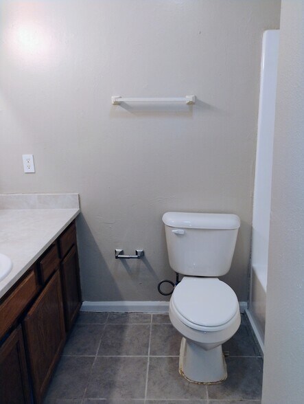 Building Photo - 1714 Cedar Lake Dr