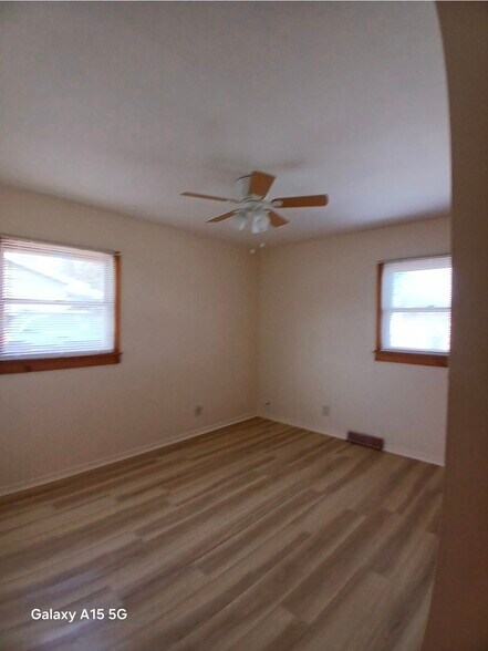 Building Photo - 304 Marshall St