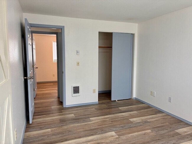 Building Photo - Charming 3-Bedroom Single-Level Home with Spacious Yard!