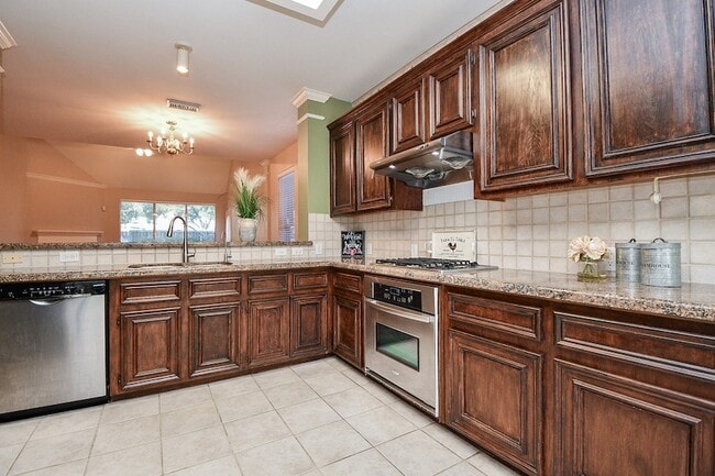 Building Photo - 4202 Creek Hollow Ln