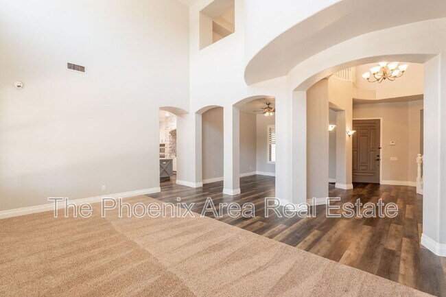 Building Photo - 716 E Runaway Bay Pl