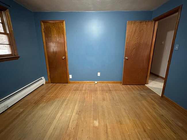 Building Photo - 3 Bedroom 1 Bath Bungalow-Style Ranch