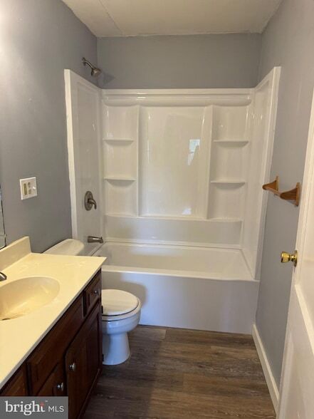 Building Photo - 527 Terrace Dr