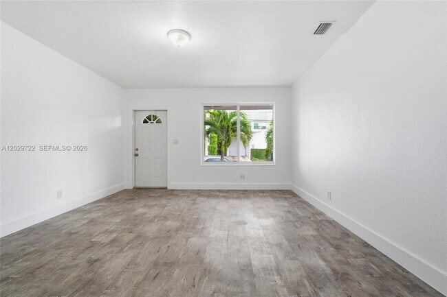Building Photo - 8430 Crespi Blvd