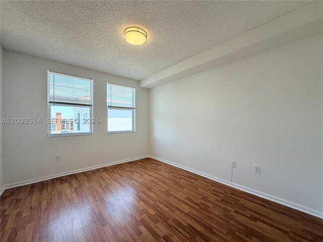Building Photo - 17100 N Bay Rd