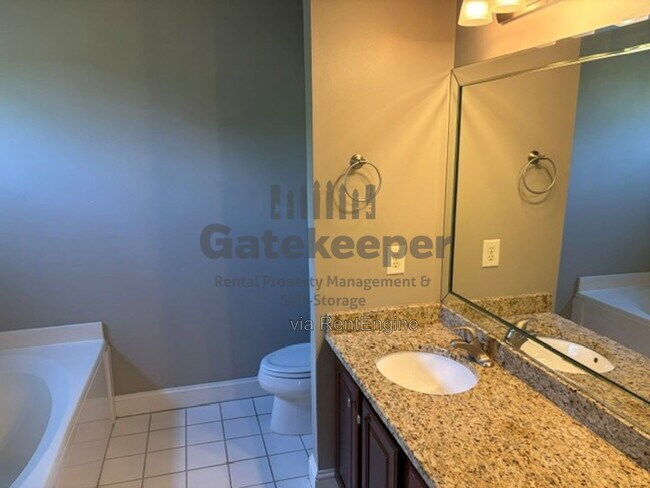 Building Photo - 208 Lenox Dr